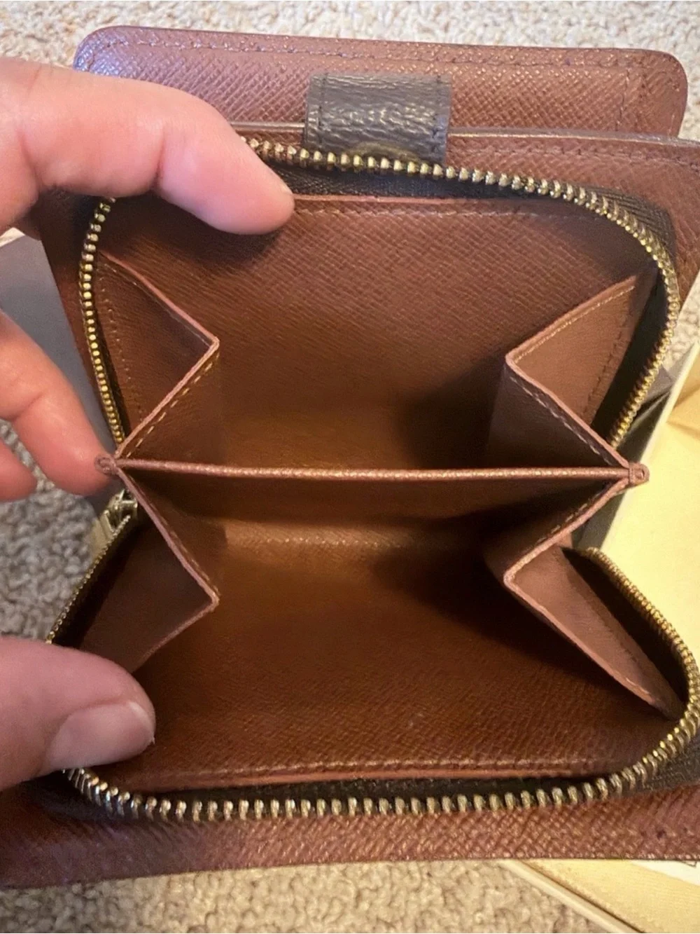 LOUIS VUITTON